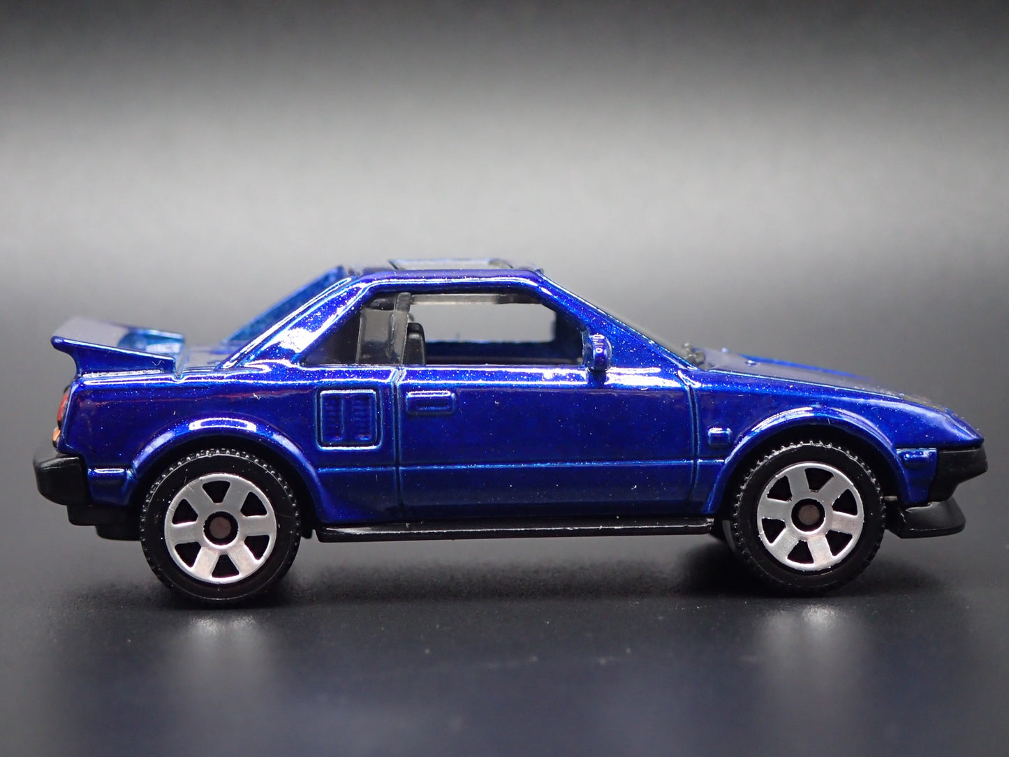 1984-1989 TOYOTA MR2 LIGHTS DOWN 1/64 SCALE COLLECTIBLE DIECAST MODEL CAR