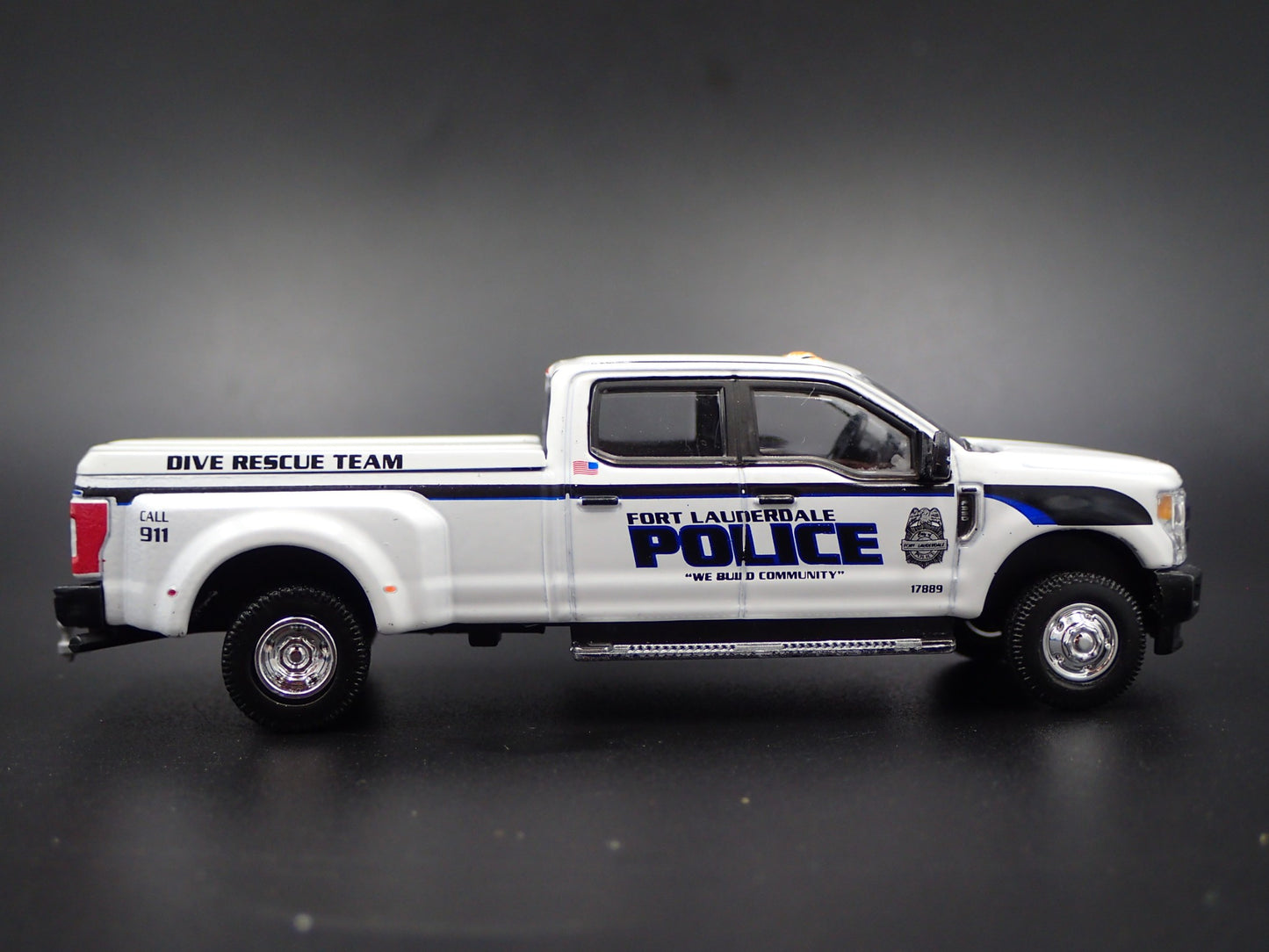2019 19 FORD F350 DUALLY FORT LAUDERDALE FLA POLICE 1:64 SCALE DIECAST MODEL CAR