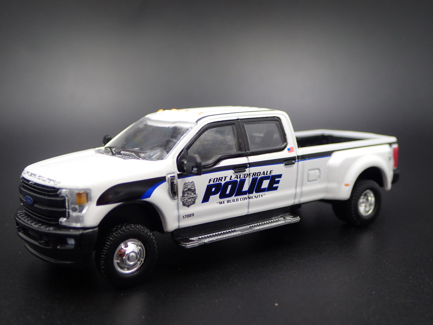 2019 19 FORD F350 DUALLY FORT LAUDERDALE FLA POLICE 1:64 SCALE DIECAST MODEL CAR