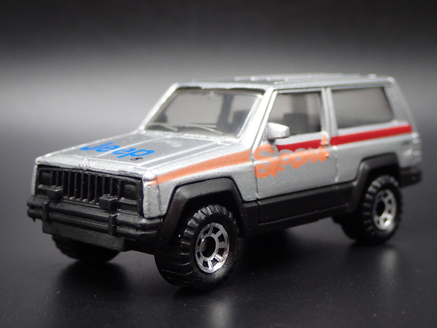 1984- 2001 JEEP CHEROKEE W/ HITCH 2 DOOR SILVER 1:64 SCALE DIECAST MODEL CAR