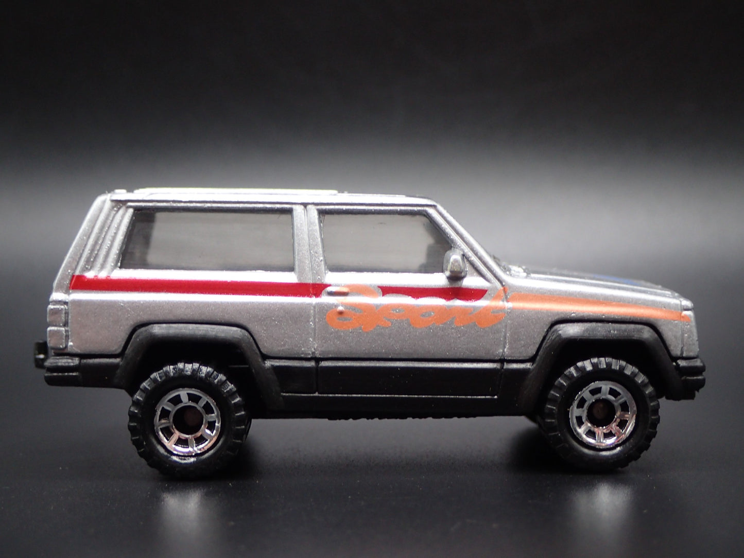 1984- 2001 JEEP CHEROKEE W/ HITCH 2 DOOR SILVER 1:64 SCALE DIECAST MODEL CAR