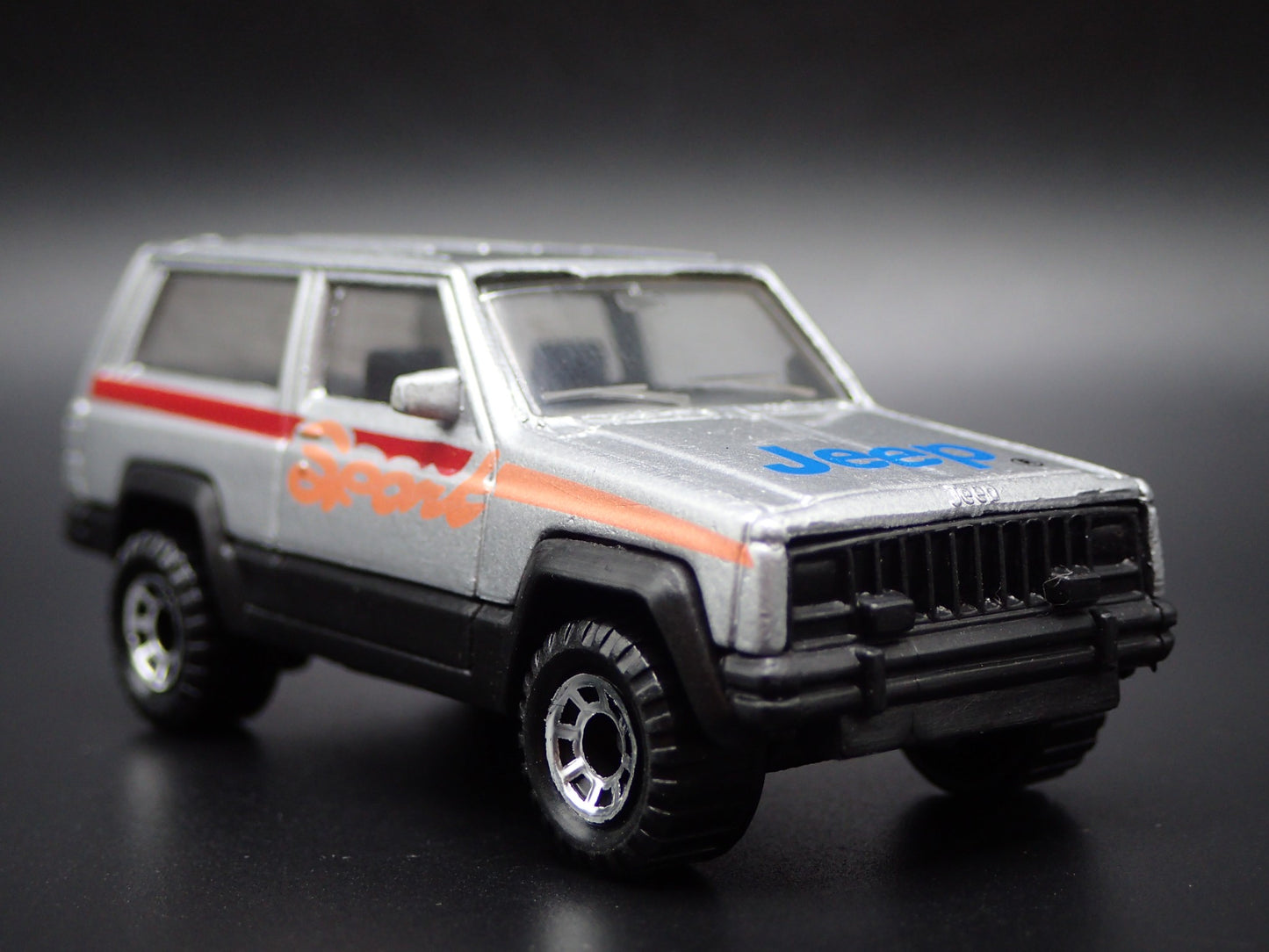 1984- 2001 JEEP CHEROKEE W/ HITCH 2 DOOR SILVER 1:64 SCALE DIECAST MODEL CAR