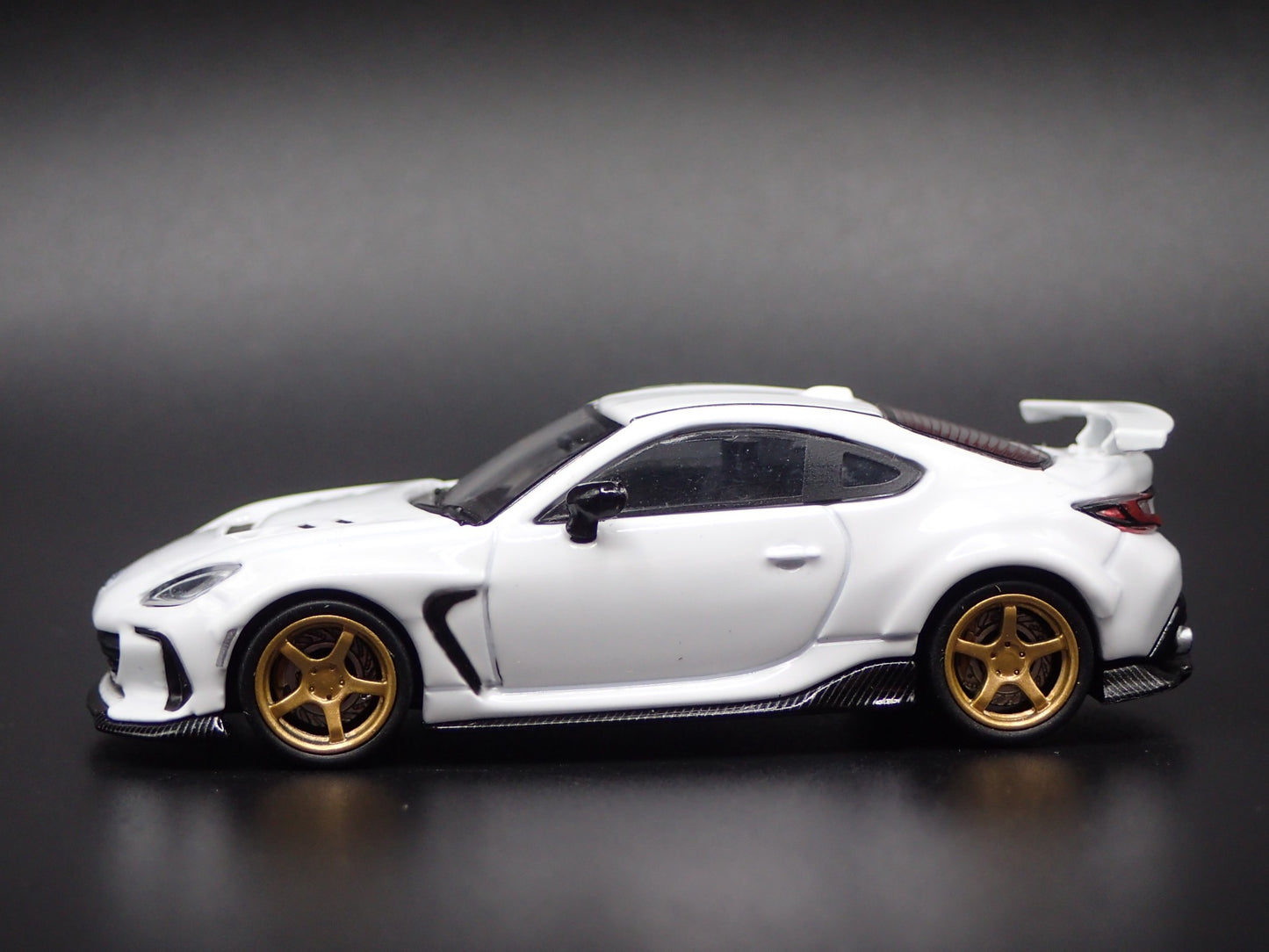 2021-2025 SUBARU BRZ WHITE 1/64 SCALE COLLECTIBLE DIORAMA DIECAST MODEL CAR