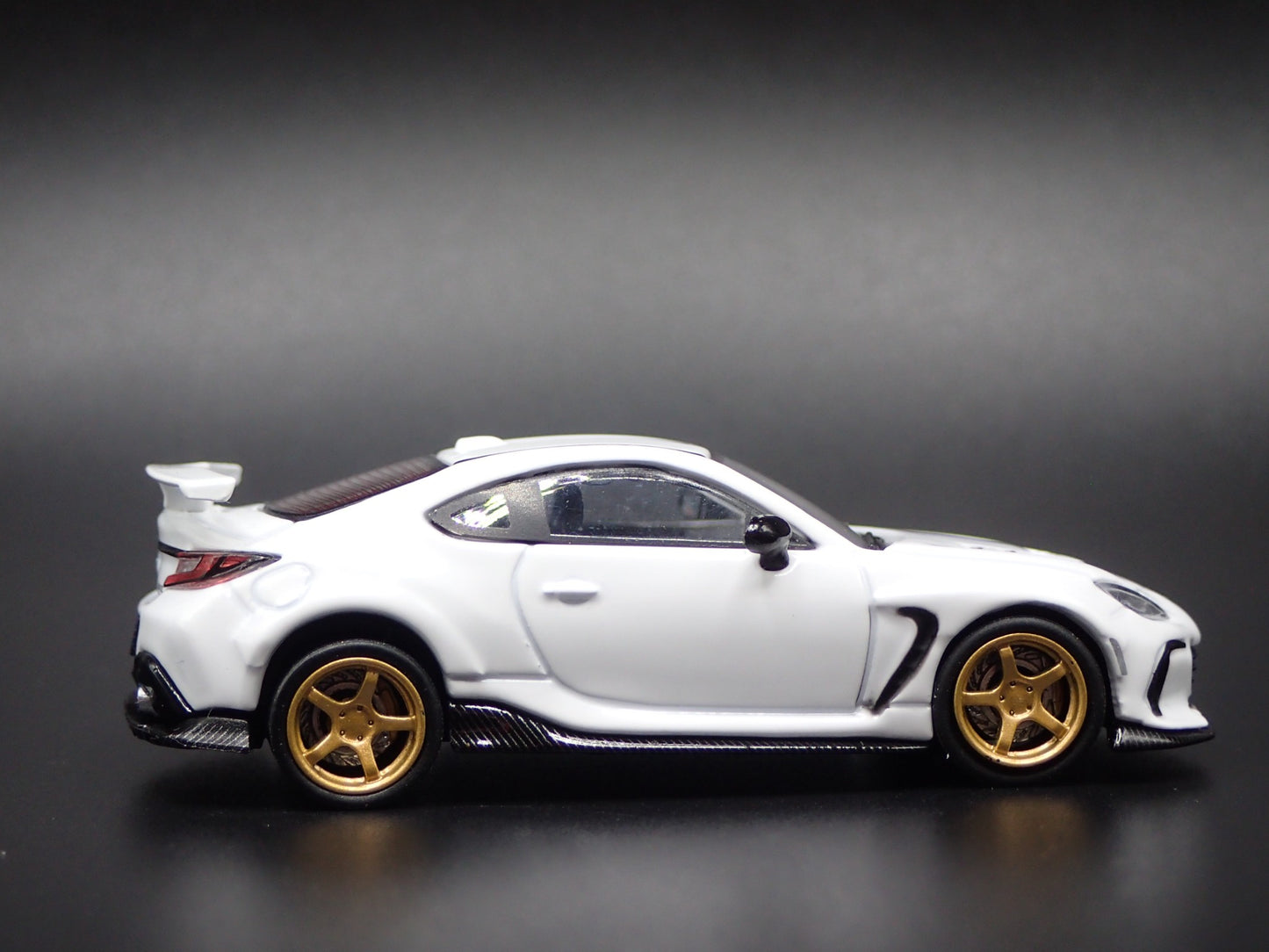 2021-2025 SUBARU BRZ WHITE 1/64 SCALE COLLECTIBLE DIORAMA DIECAST MODEL CAR