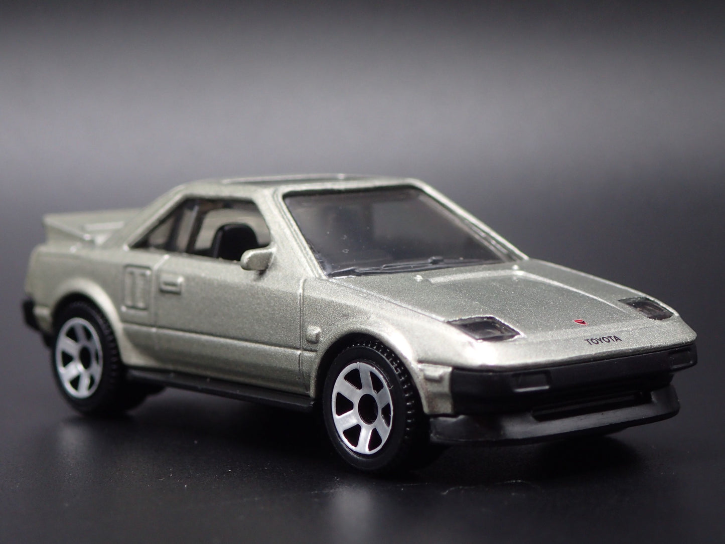 1984-1989 TOYOTA MR2 LIGHTS DOWN 1/64 SCALE COLLECTIBLE DIECAST MODEL CAR