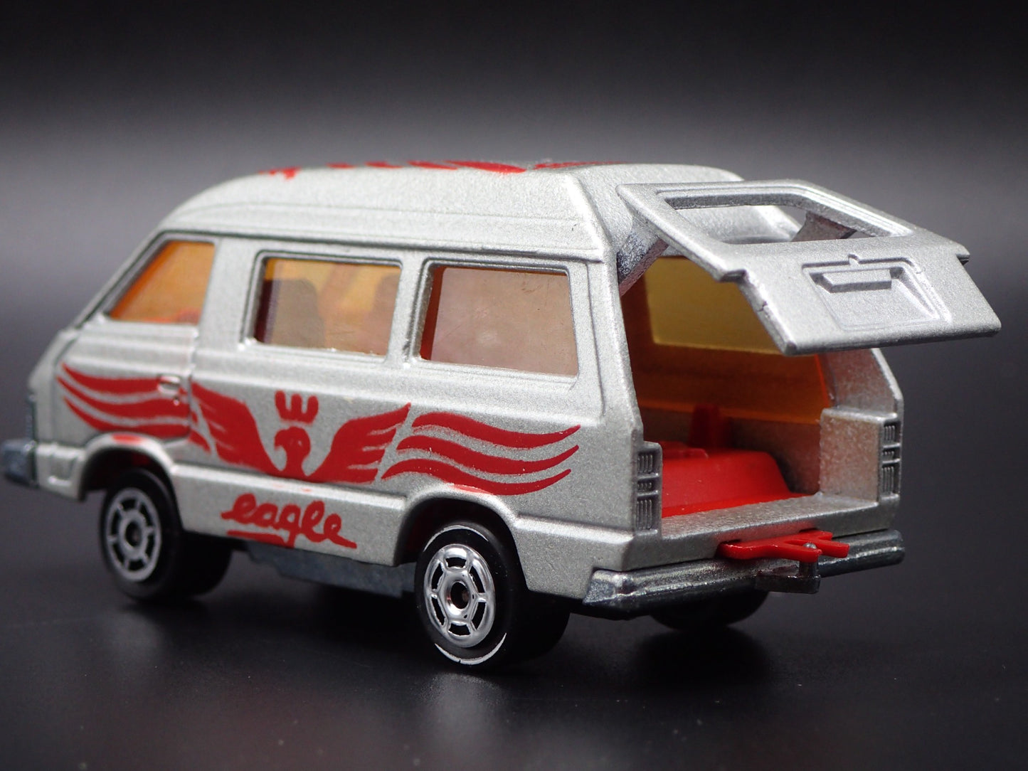 1985-1991 TOYOTA VAN SILVER  1/64 SCALE COLLECTIBLE DIORAMA DIECAST MODEL CAR