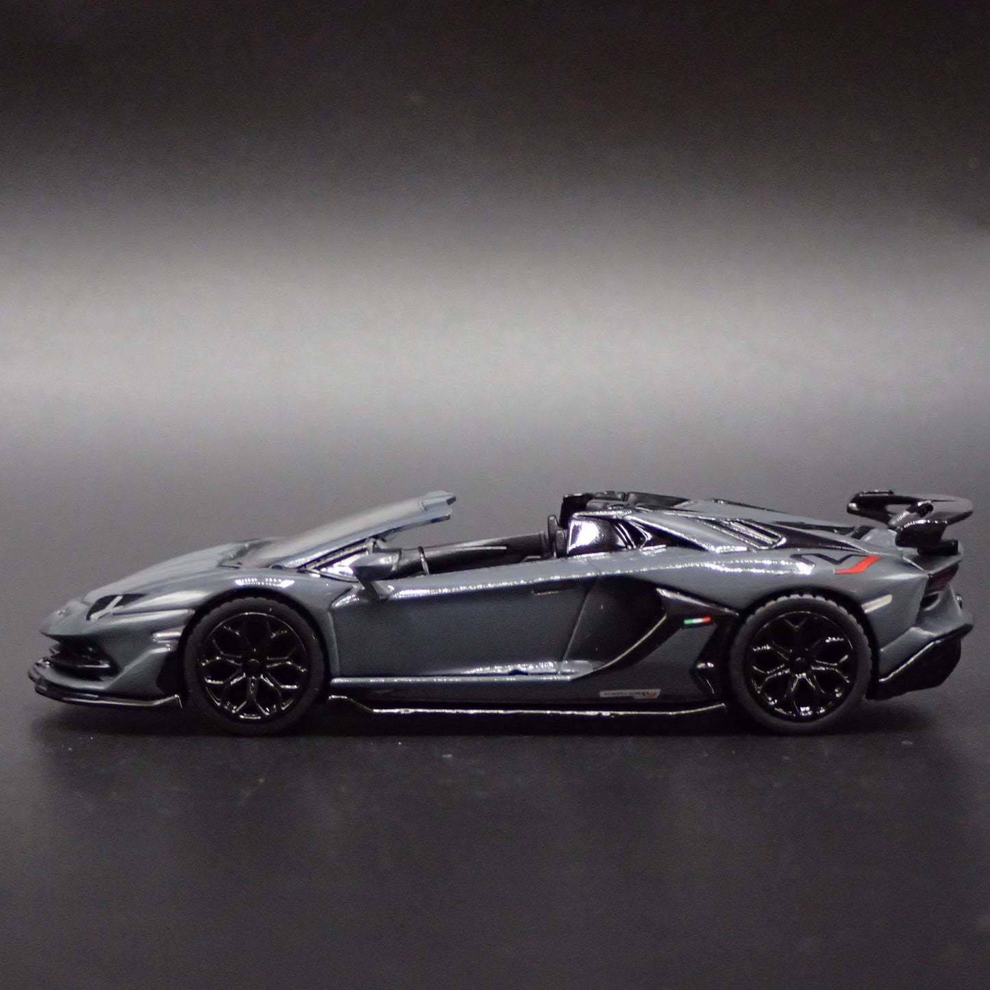 2019-2021 LAMBORGHINI AVENTADOR SVJ ROADSTER SUPER 1:64 SCALE DIECAST MODEL CAR