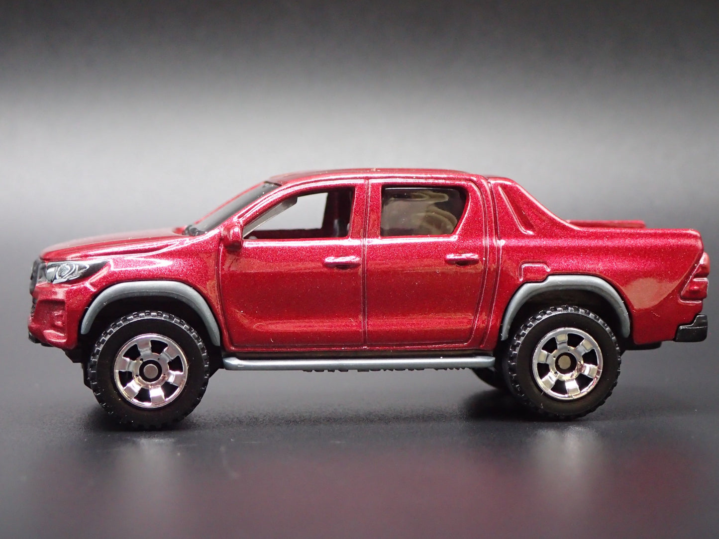 2015-2025 TOYOTA HILUX PICKUP TRUCK  1/64 SCALE DIORAMA DIECAST MODEL CAR