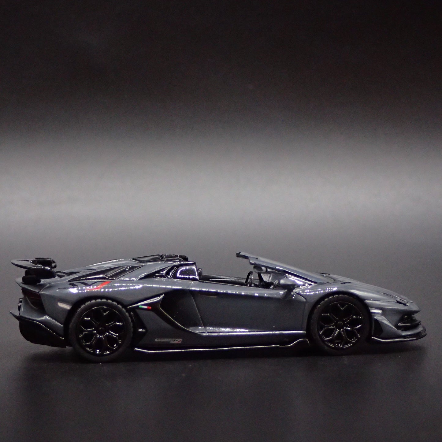2019-2021 LAMBORGHINI AVENTADOR SVJ ROADSTER SUPER 1:64 SCALE DIECAST MODEL CAR