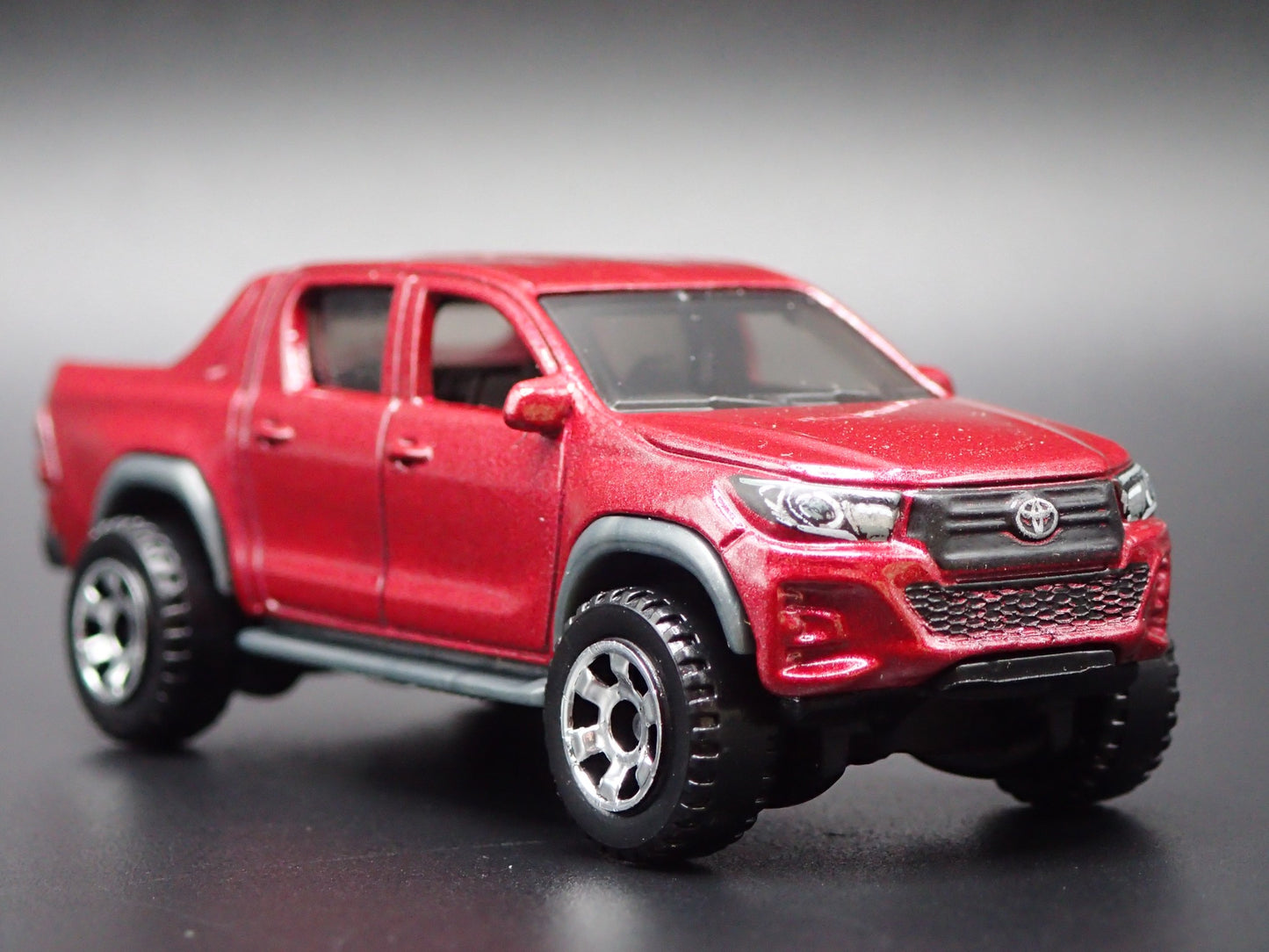 2015-2025 TOYOTA HILUX PICKUP TRUCK  1/64 SCALE DIORAMA DIECAST MODEL CAR