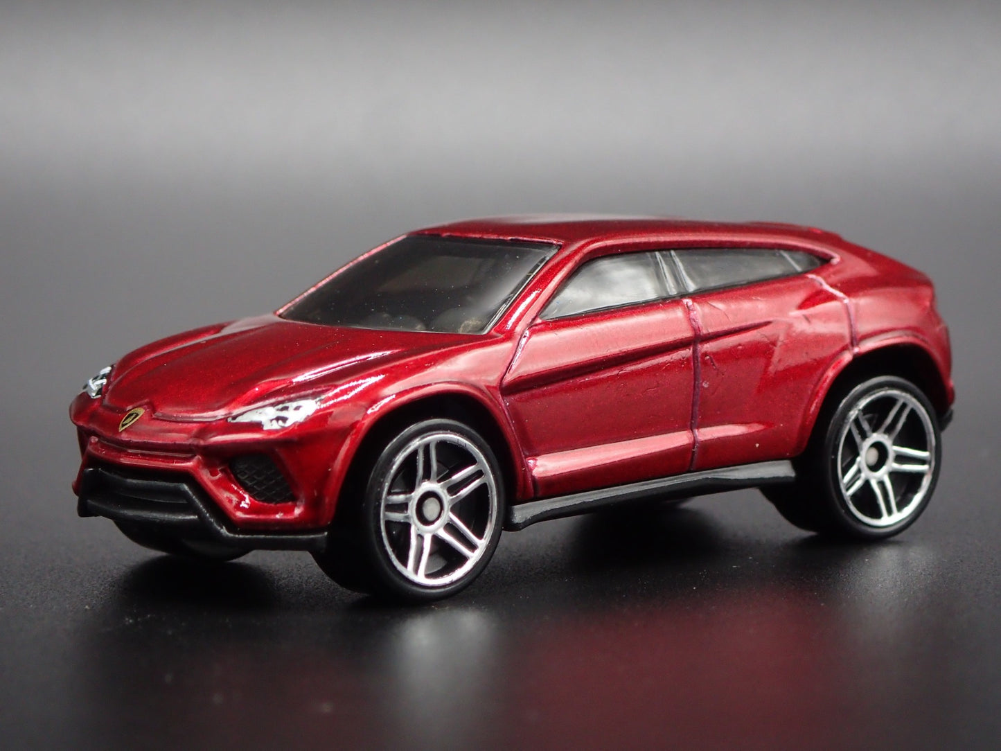 2018-2025 LAMBORGHINI URUS SUV 1:64 SCALE COLLECTIBLE DIORAMA DIECAST MODEL CAR