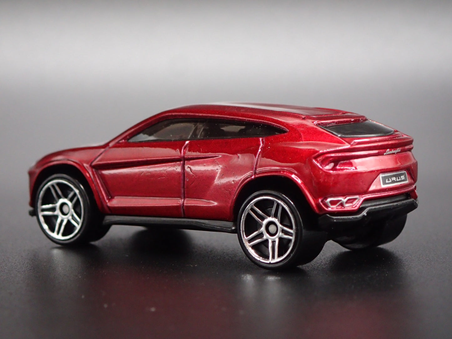2018-2025 LAMBORGHINI URUS SUV 1:64 SCALE COLLECTIBLE DIORAMA DIECAST MODEL CAR