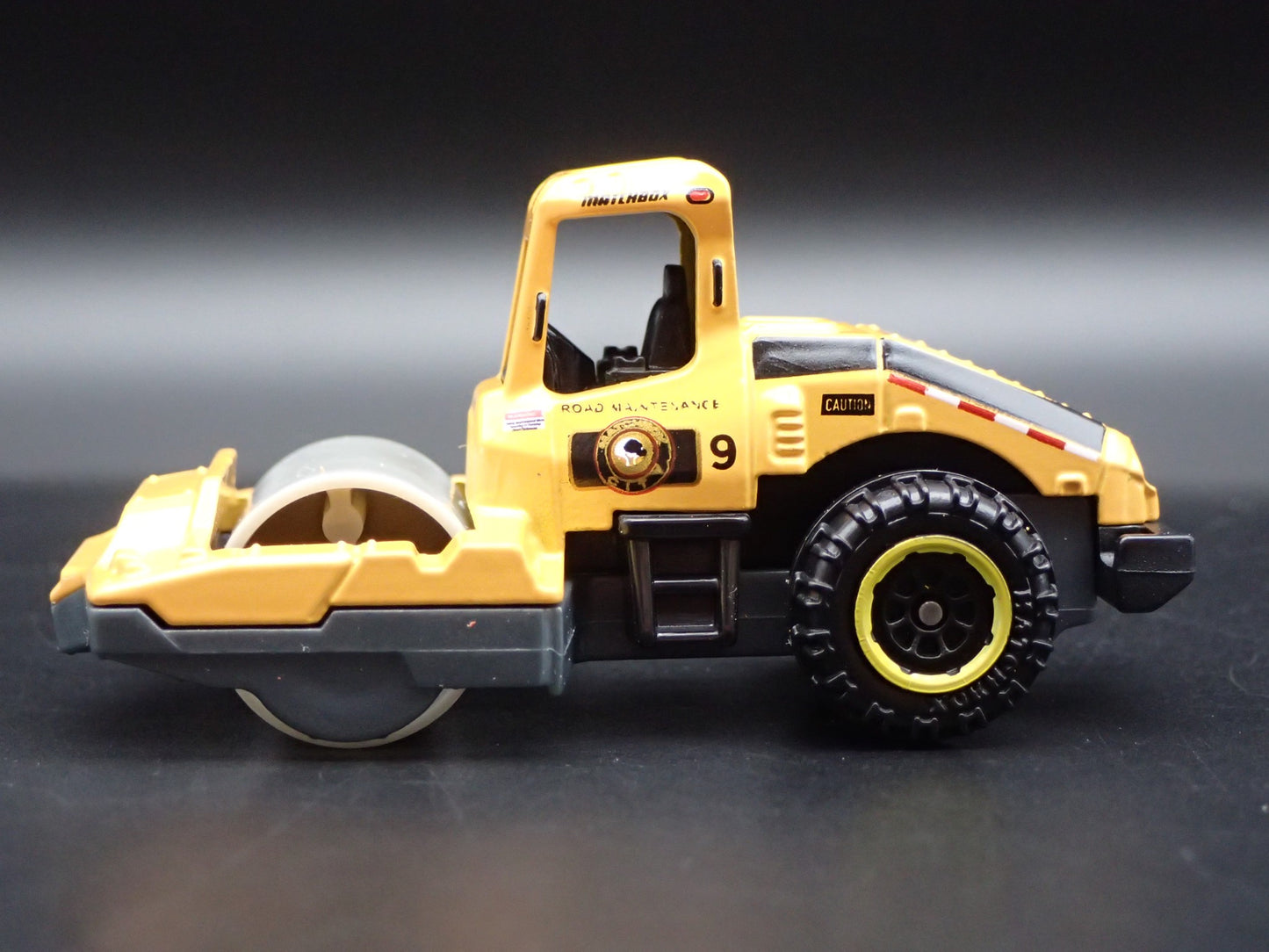 CONSTRUCTION ROAD ROLLER YELLOW 1:64 SCALE COLLECTIBLE DIORAMA DIECAST MODEL CAR
