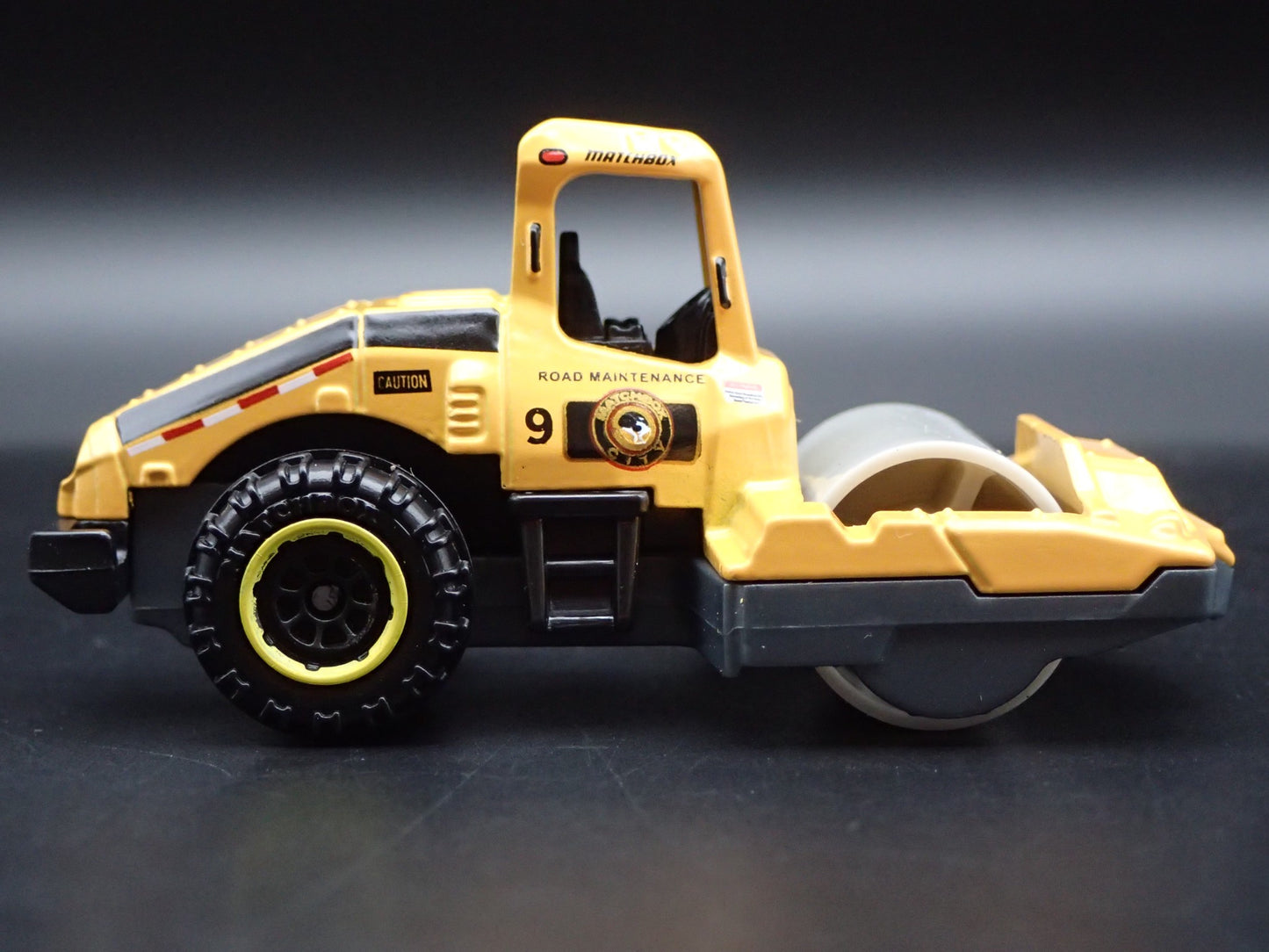 CONSTRUCTION ROAD ROLLER YELLOW 1:64 SCALE COLLECTIBLE DIORAMA DIECAST MODEL CAR
