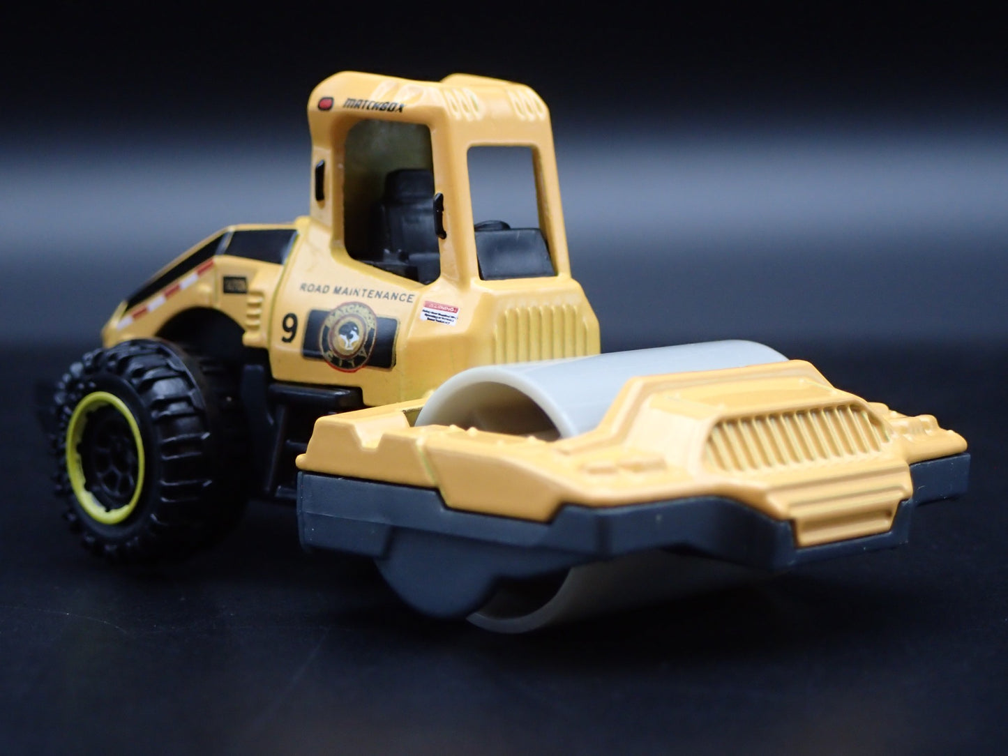 CONSTRUCTION ROAD ROLLER YELLOW 1:64 SCALE COLLECTIBLE DIORAMA DIECAST MODEL CAR