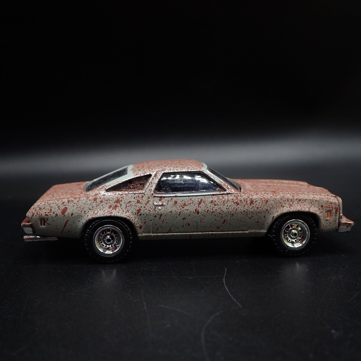 1973 73 CHEVY CHEVROLET CHEVELLE MALIBU BARN FIND 1:64 SCALE DIECAST MODEL CAR