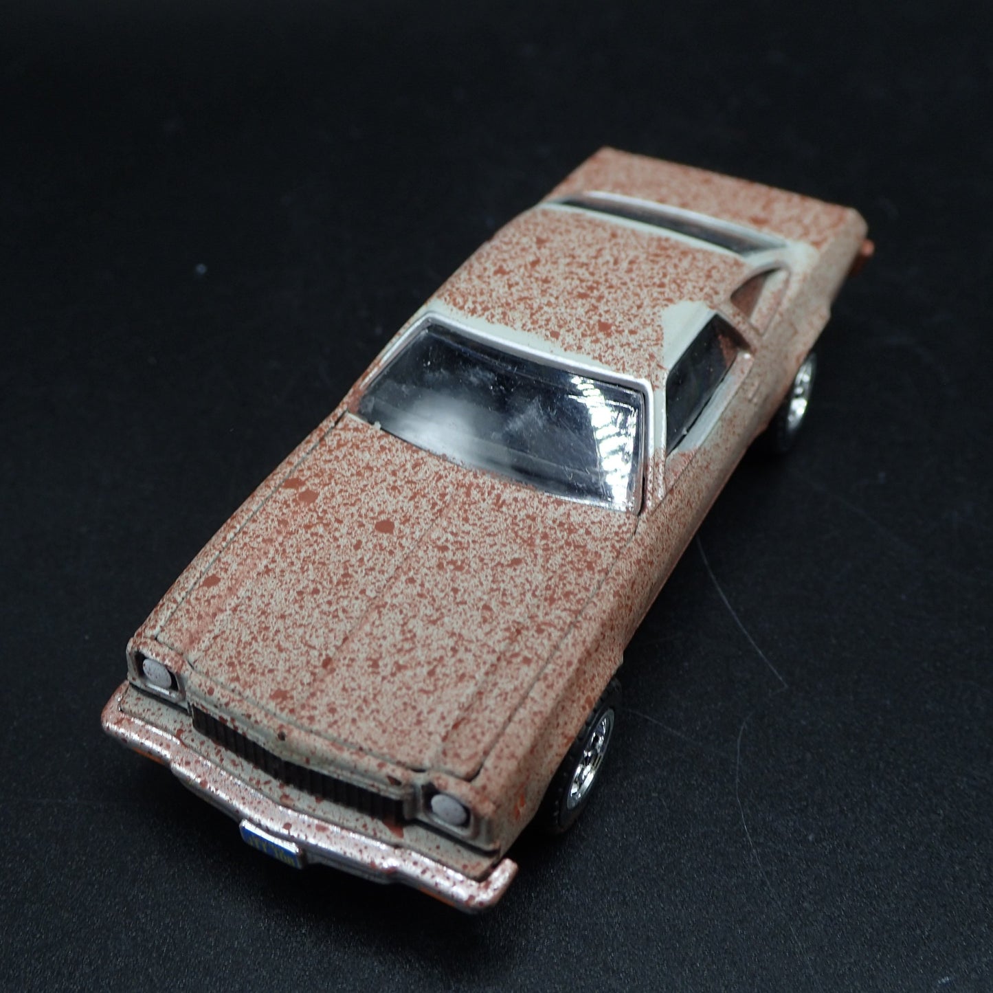 1973 73 CHEVY CHEVROLET CHEVELLE MALIBU BARN FIND 1:64 SCALE DIECAST MODEL CAR