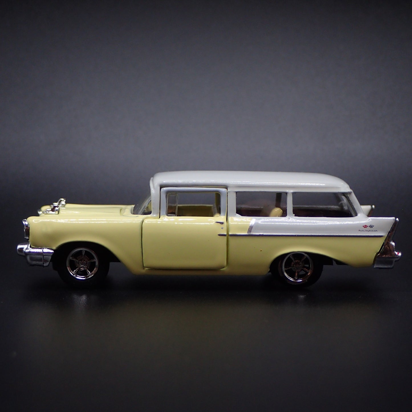 1957 57 CHEVY CHEVROLET HANDYMAN STATION WAGON 1:64 SCALE DIECAST MODEL CAR