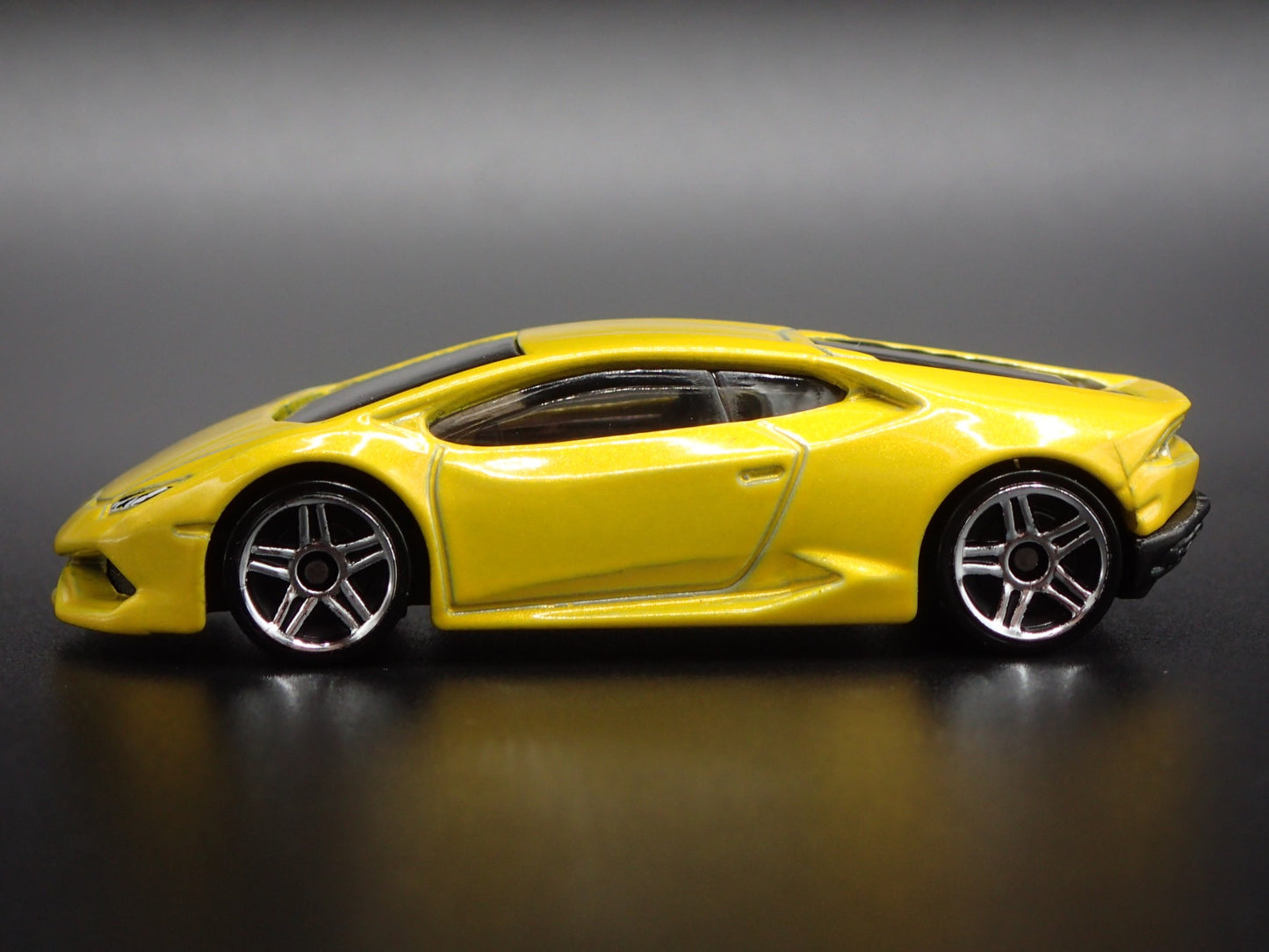 2014-2019 LAMBORGHINI HURACAN LP 610-4 SUPER CAR 1:64 SCALE DIECAST MODEL CAR