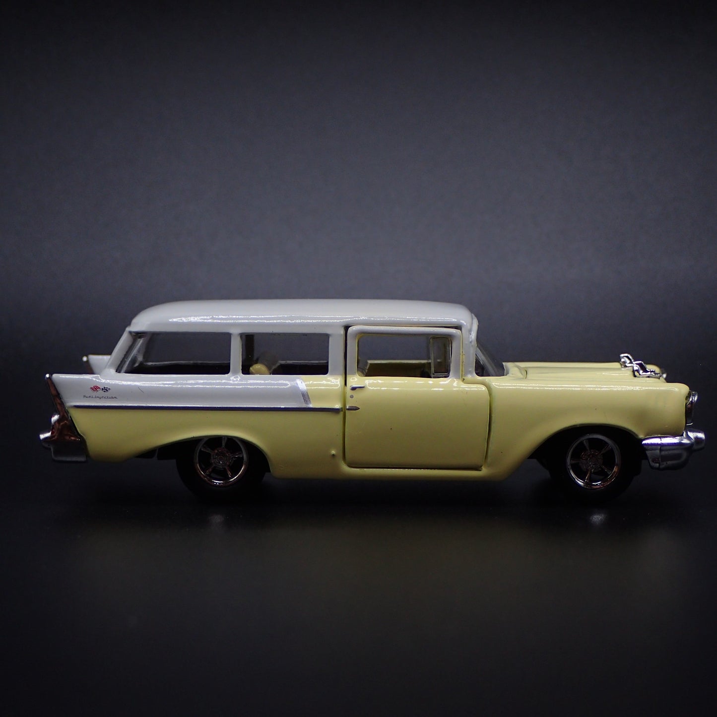 1957 57 CHEVY CHEVROLET HANDYMAN STATION WAGON 1:64 SCALE DIECAST MODEL CAR