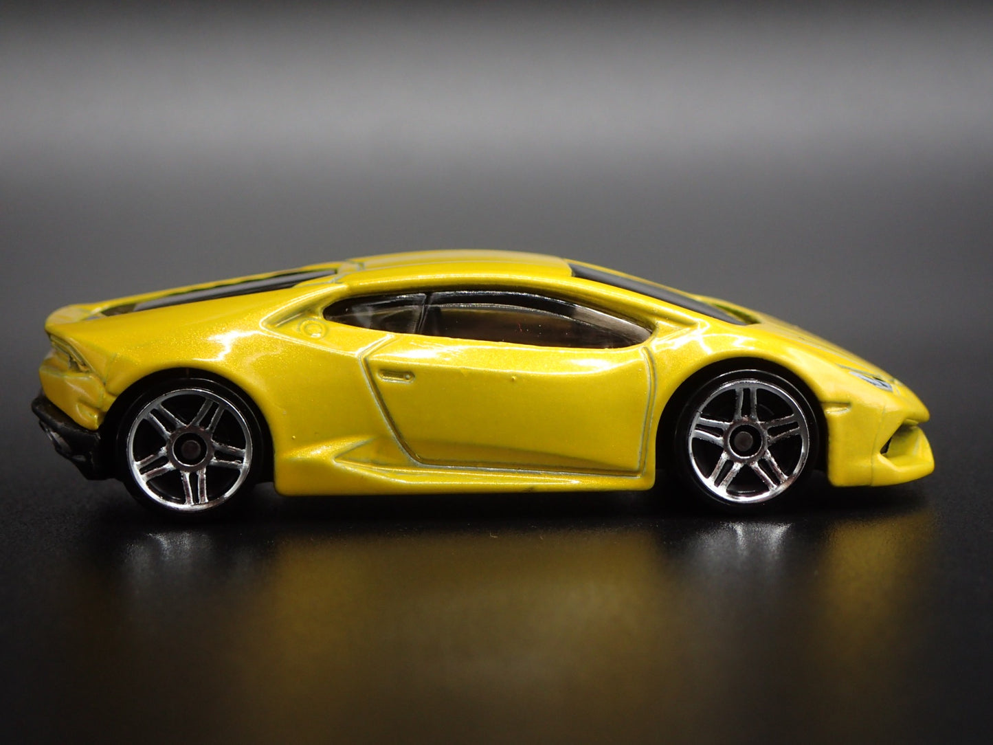 2014-2019 LAMBORGHINI HURACAN LP 610-4 SUPER CAR 1:64 SCALE DIECAST MODEL CAR