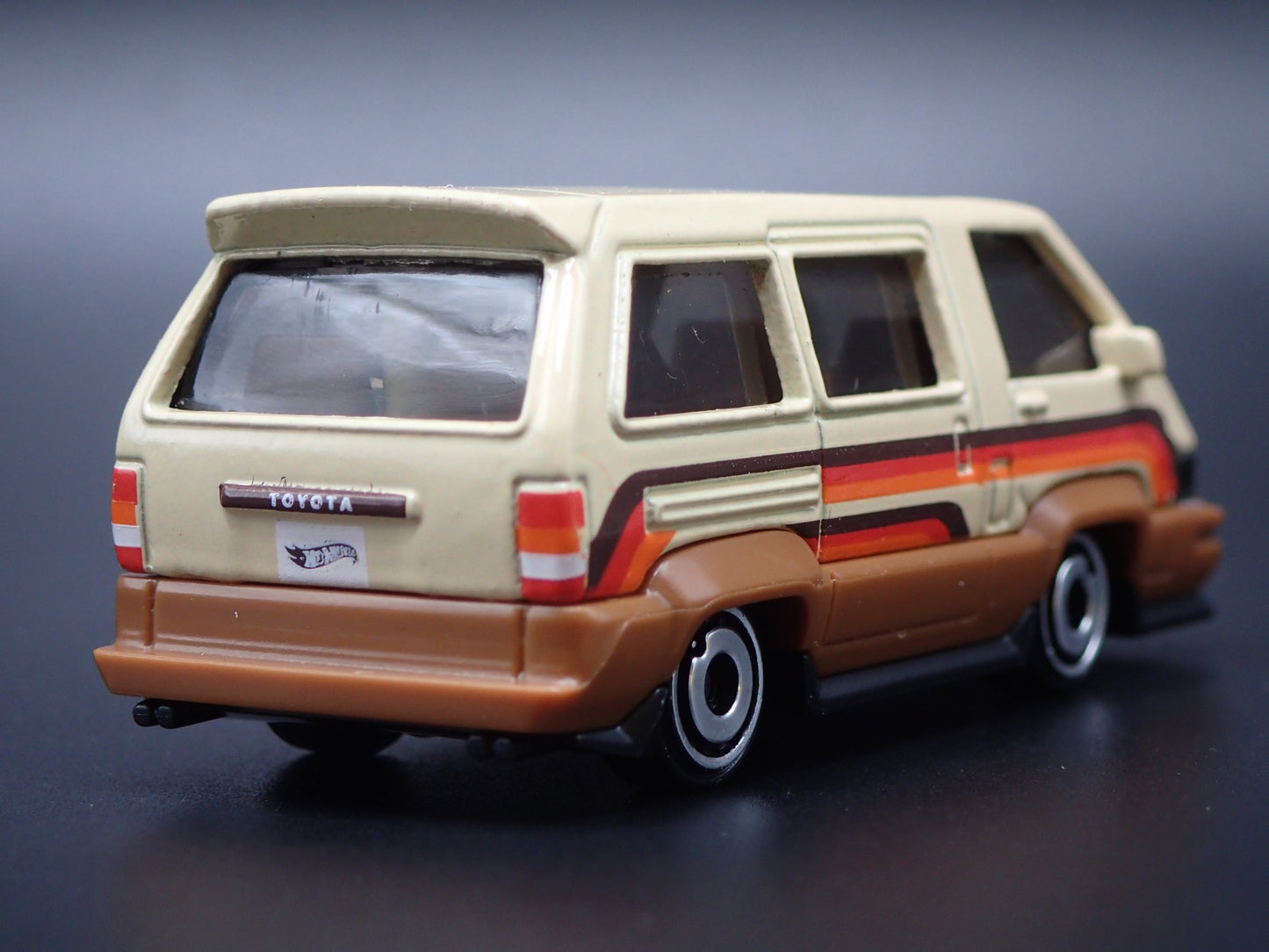 1985-1991 TOYOTA VAN TAN 1/64 SCALE COLLECTIBLE DIORAMA DIECAST MODEL CAR