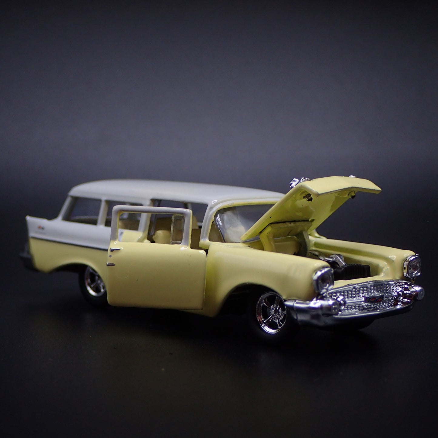 1957 57 CHEVY CHEVROLET HANDYMAN STATION WAGON 1:64 SCALE DIECAST MODEL CAR