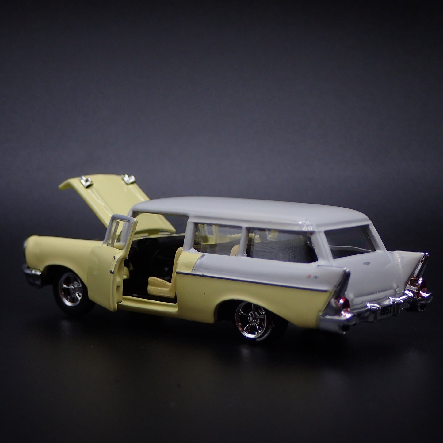 1957 57 CHEVY CHEVROLET HANDYMAN STATION WAGON 1:64 SCALE DIECAST MODEL CAR