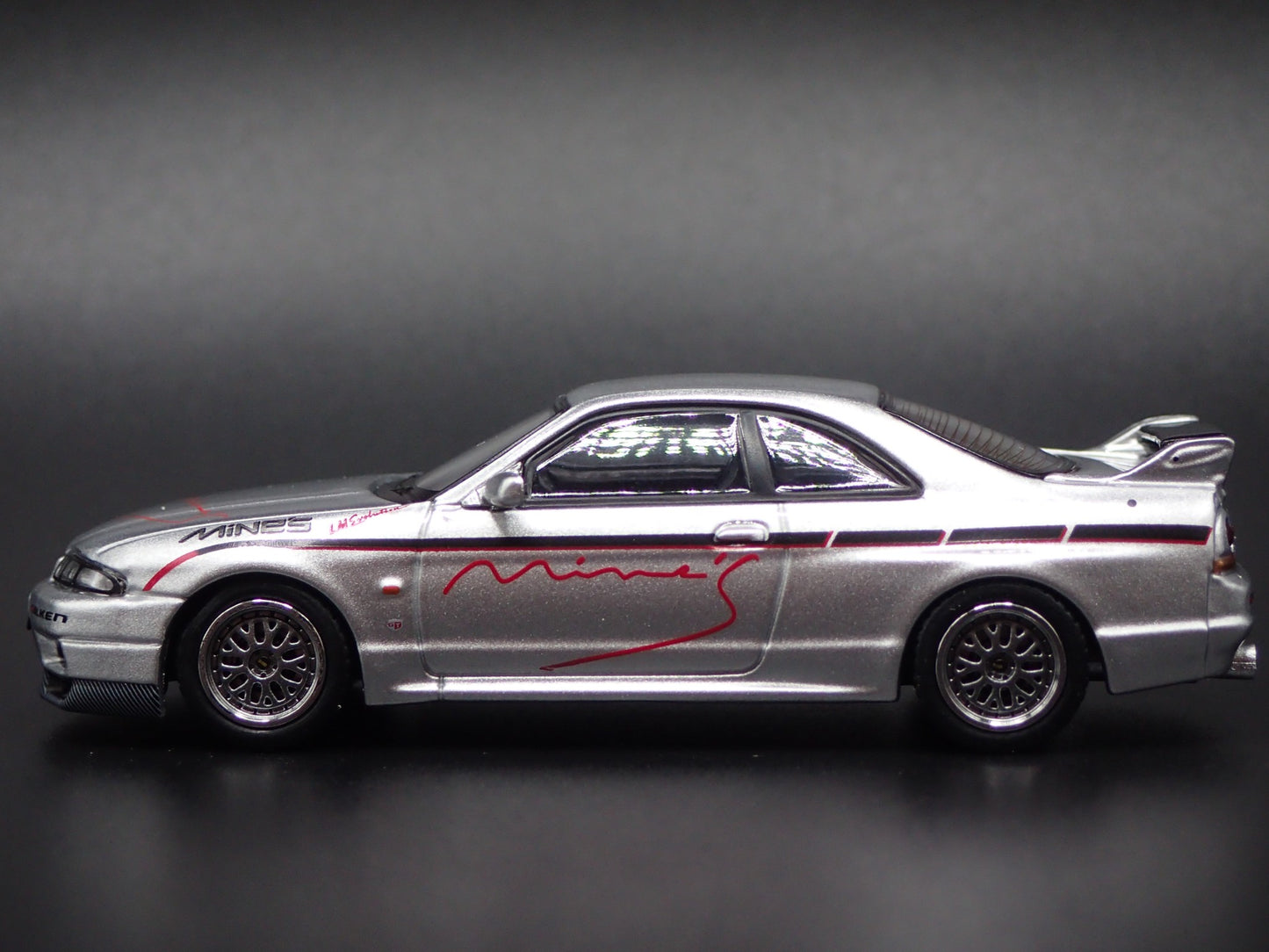 1993-1998 NISSAN SKYLINE GTR R33 MINES RARE 1:64 SCALE DIORAMA DIECAST MODEL CAR