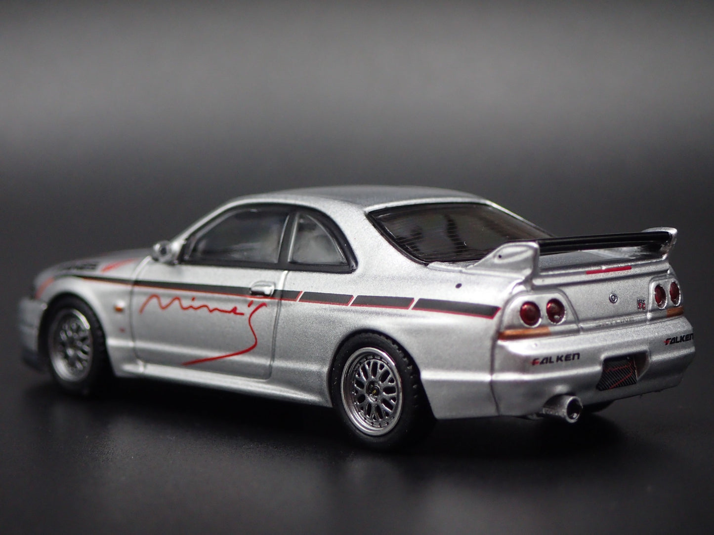 1993-1998 NISSAN SKYLINE GTR R33 MINES RARE 1:64 SCALE DIORAMA DIECAST MODEL CAR