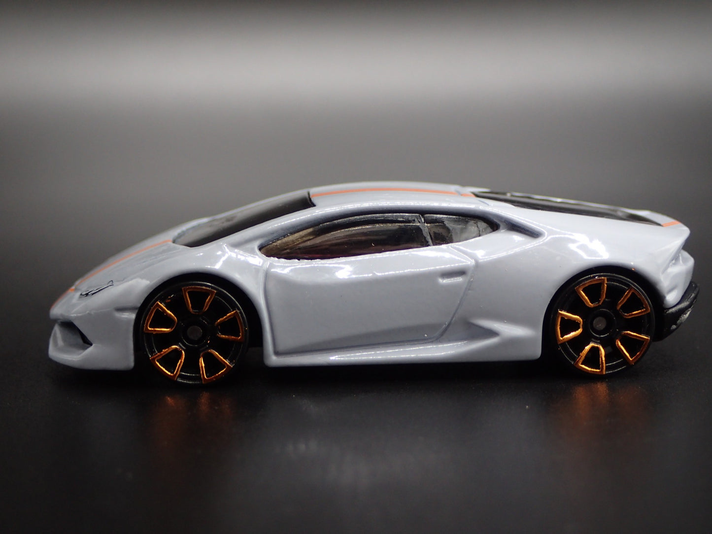 2014-2019 LAMBORGHINI HURACAN LP 610-4 SUPER CAR 1:64 SCALE DIECAST MODEL CAR