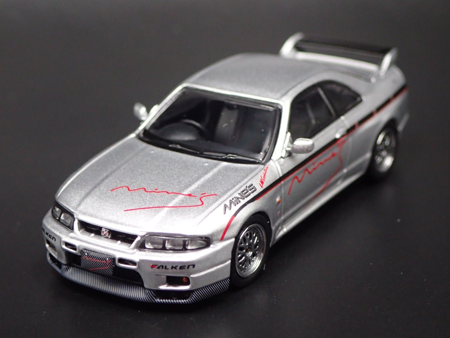 1993-1998 NISSAN SKYLINE GTR R33 MINES RARE 1:64 SCALE DIORAMA DIECAST MODEL CAR