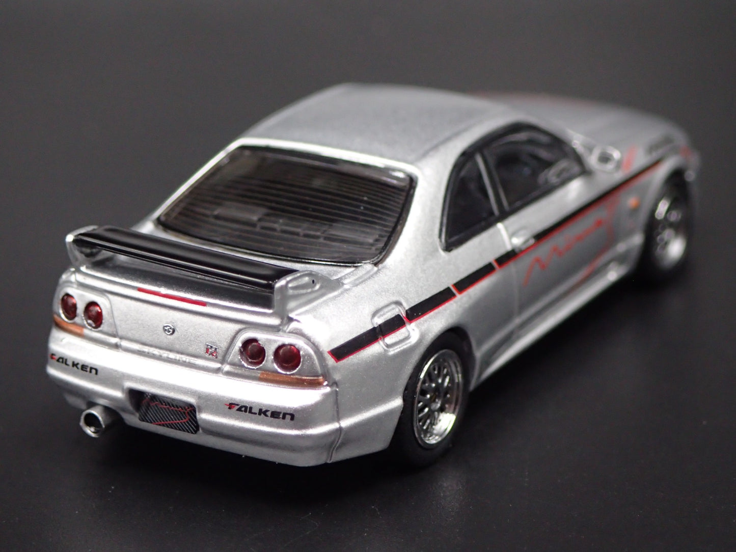 1993-1998 NISSAN SKYLINE GTR R33 MINES RARE 1:64 SCALE DIORAMA DIECAST MODEL CAR