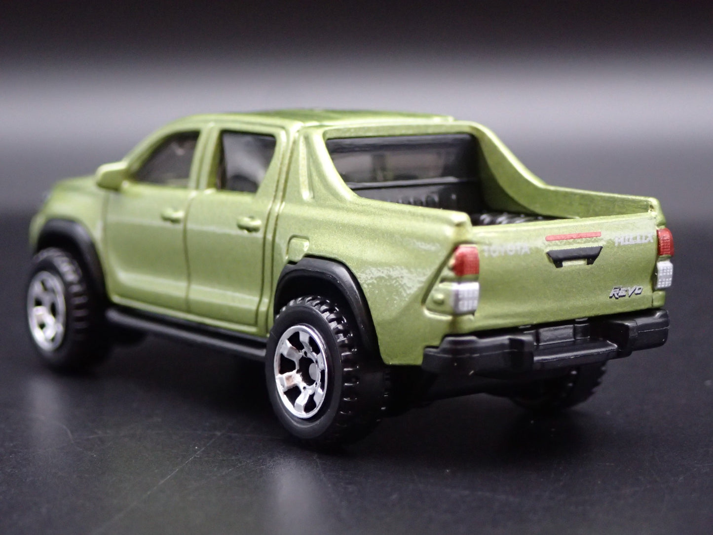 2015-2025 TOYOTA HILUX PICKUP TRUCK GREEN 1/64 SCALE DIORAMA DIECAST MODEL CAR