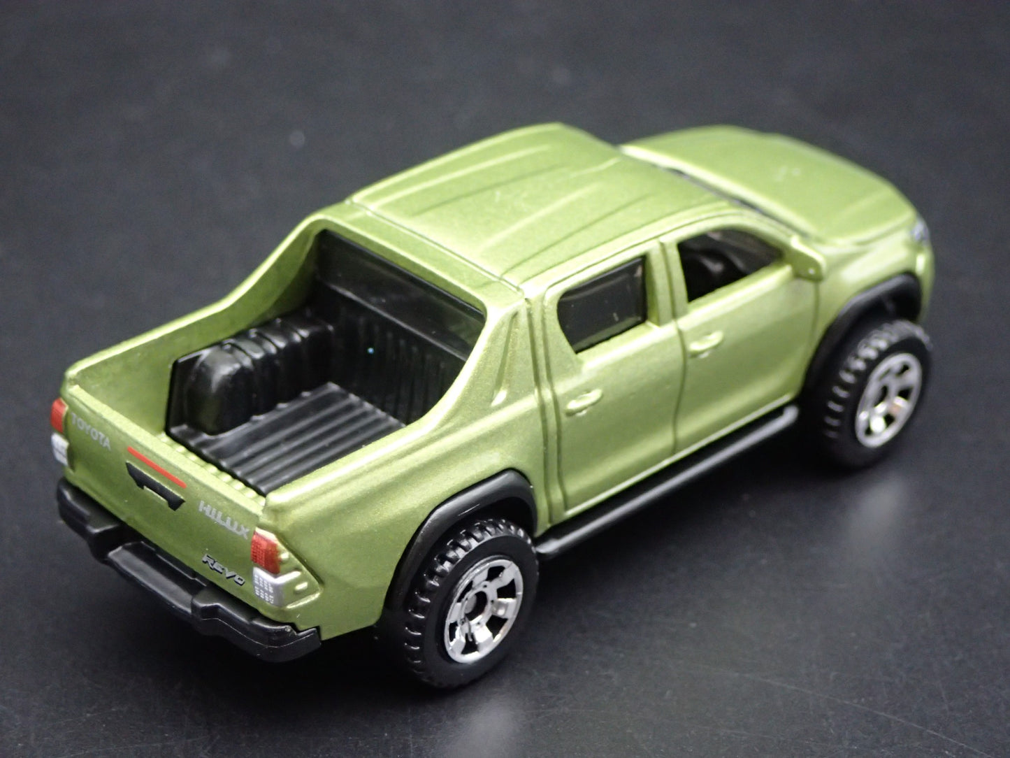 2015-2025 TOYOTA HILUX PICKUP TRUCK GREEN 1/64 SCALE DIORAMA DIECAST MODEL CAR