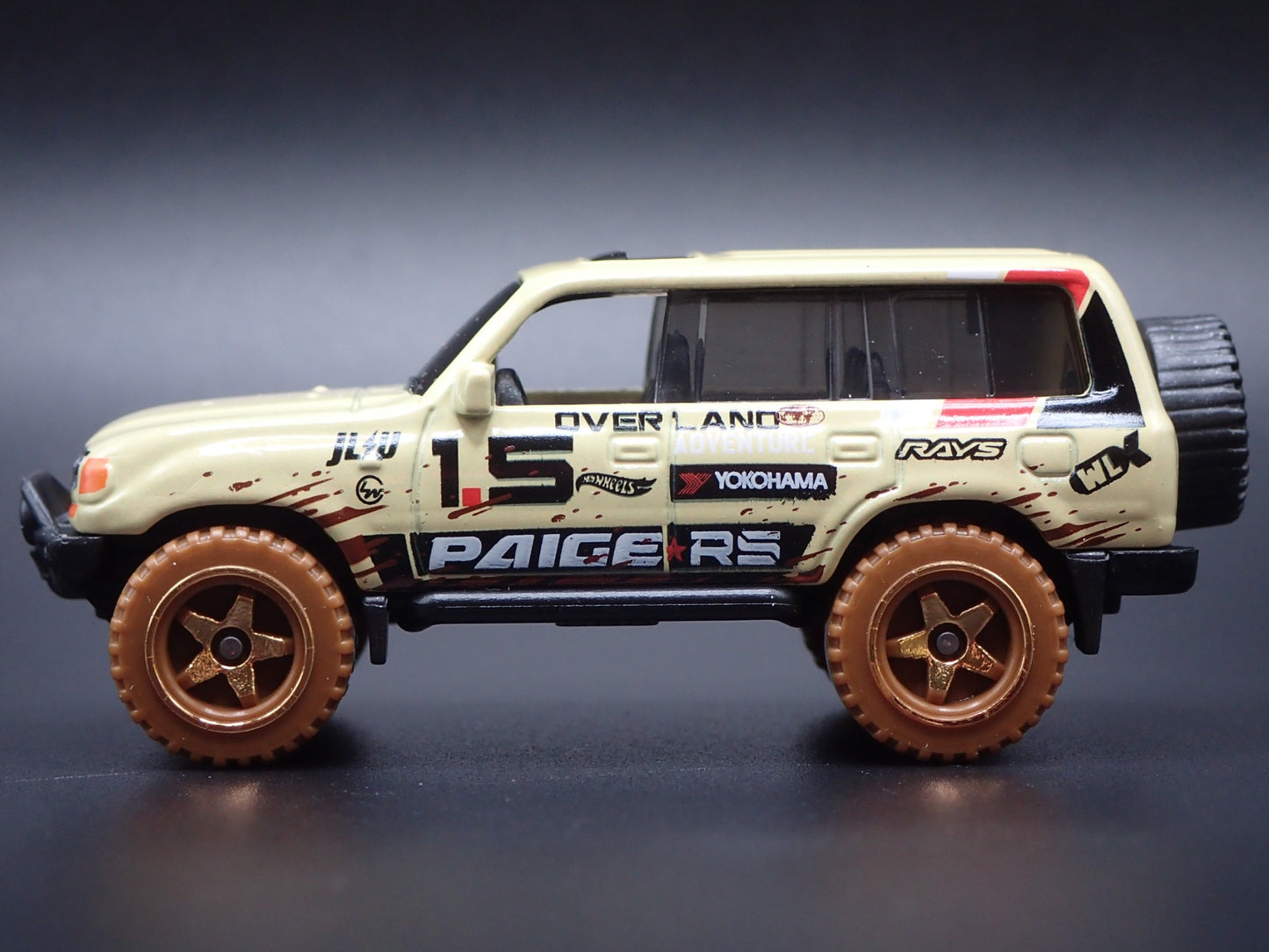 1990-1998 TOYOTA LAND CRUISER 80 TAN 1/64 SCALE DIORAMA DIECAST MODEL CAR