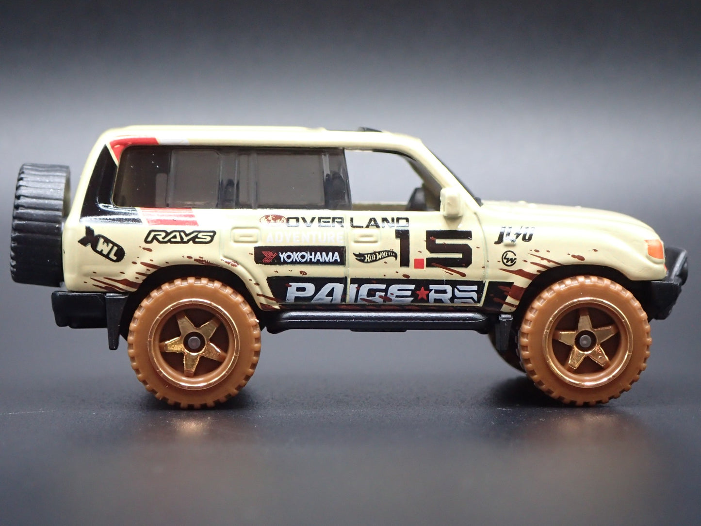 1990-1998 TOYOTA LAND CRUISER 80 TAN 1/64 SCALE DIORAMA DIECAST MODEL CAR