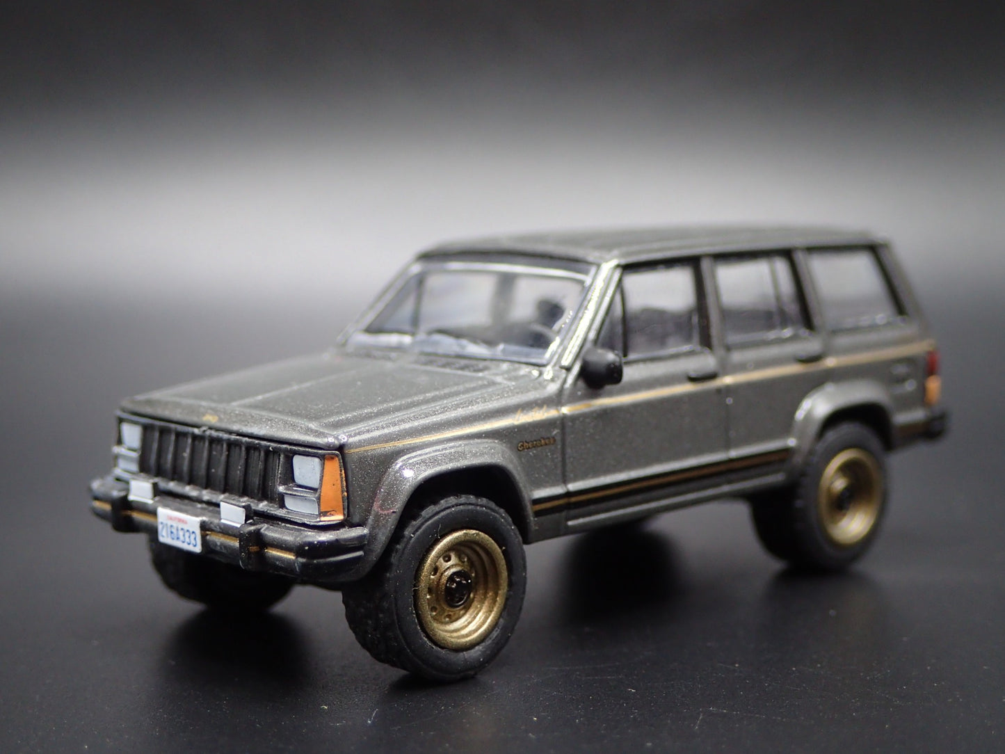 1984-2001 JEEP CHEROKEE LIMITED XJ 4 DOOR 1:64 SCALE DIORAMA DIECAST MODEL CAR