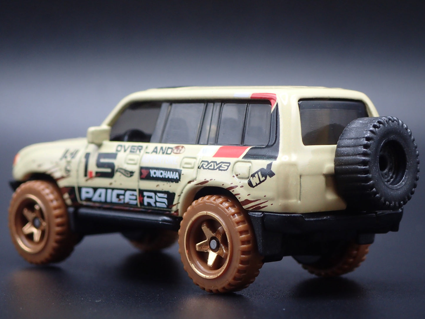 1990-1998 TOYOTA LAND CRUISER 80 TAN 1/64 SCALE DIORAMA DIECAST MODEL CAR