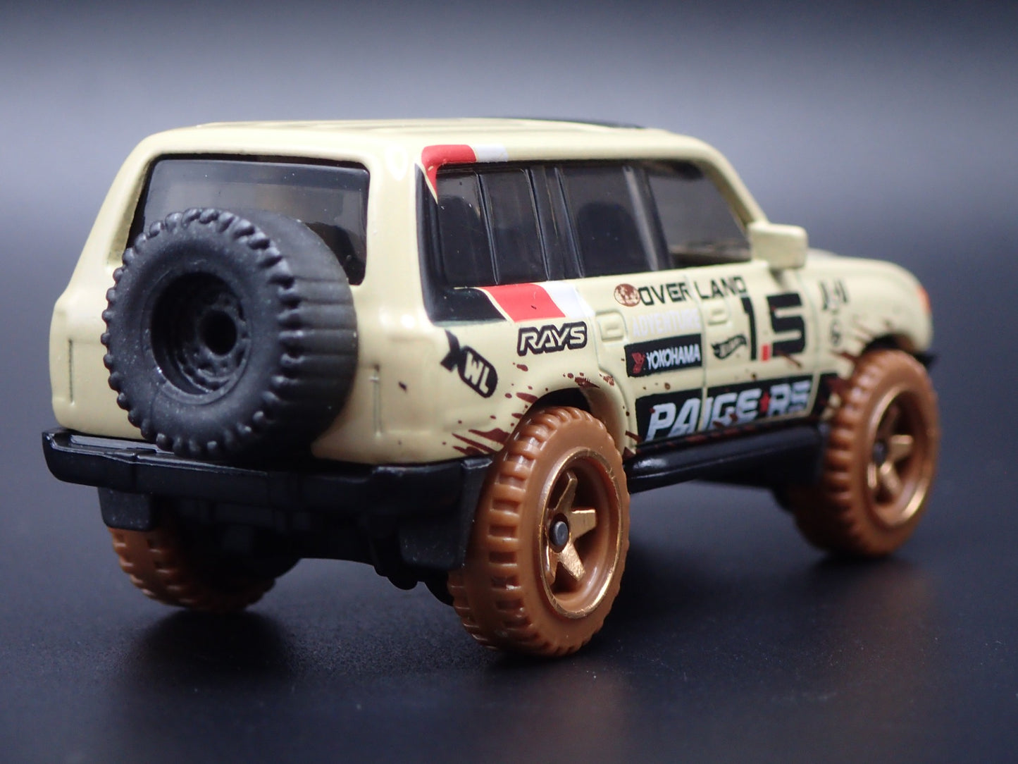 1990-1998 TOYOTA LAND CRUISER 80 TAN 1/64 SCALE DIORAMA DIECAST MODEL CAR