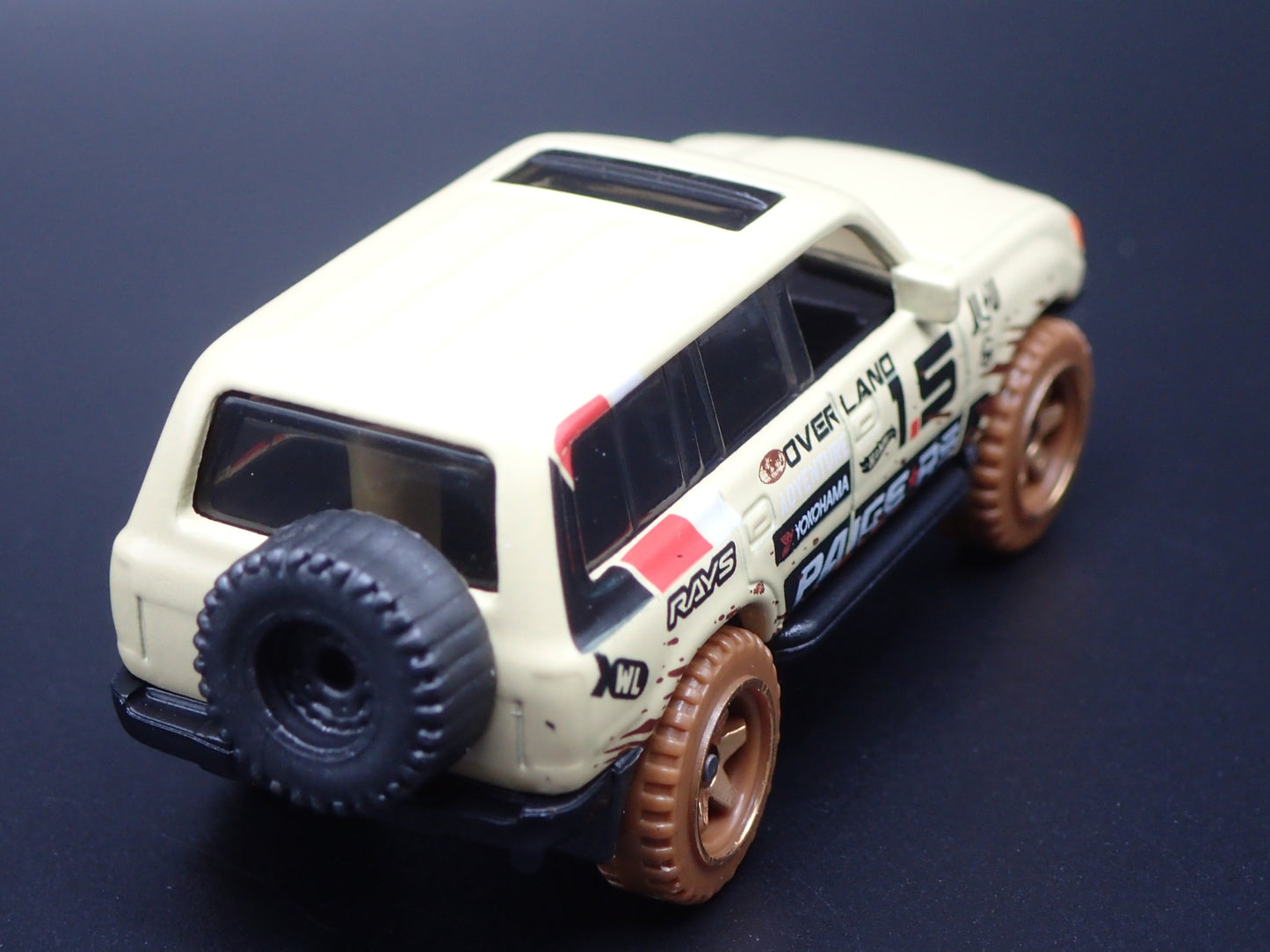 1990-1998 TOYOTA LAND CRUISER 80 TAN 1/64 SCALE DIORAMA DIECAST MODEL CAR