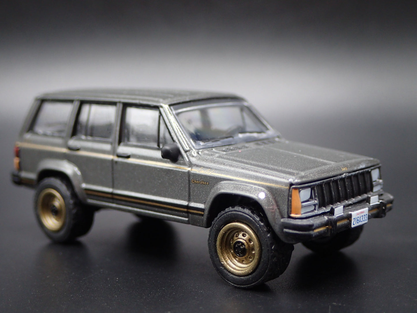 1984-2001 JEEP CHEROKEE LIMITED XJ 4 DOOR 1:64 SCALE DIORAMA DIECAST MODEL CAR