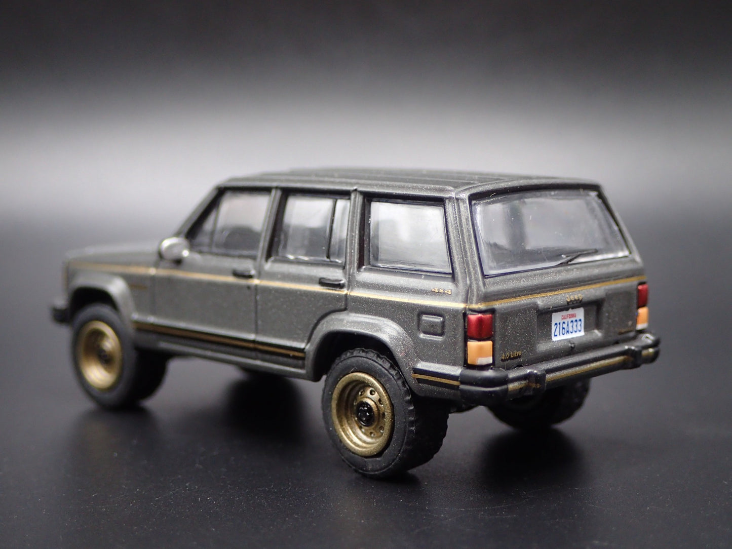 1984-2001 JEEP CHEROKEE LIMITED XJ 4 DOOR 1:64 SCALE DIORAMA DIECAST MODEL CAR