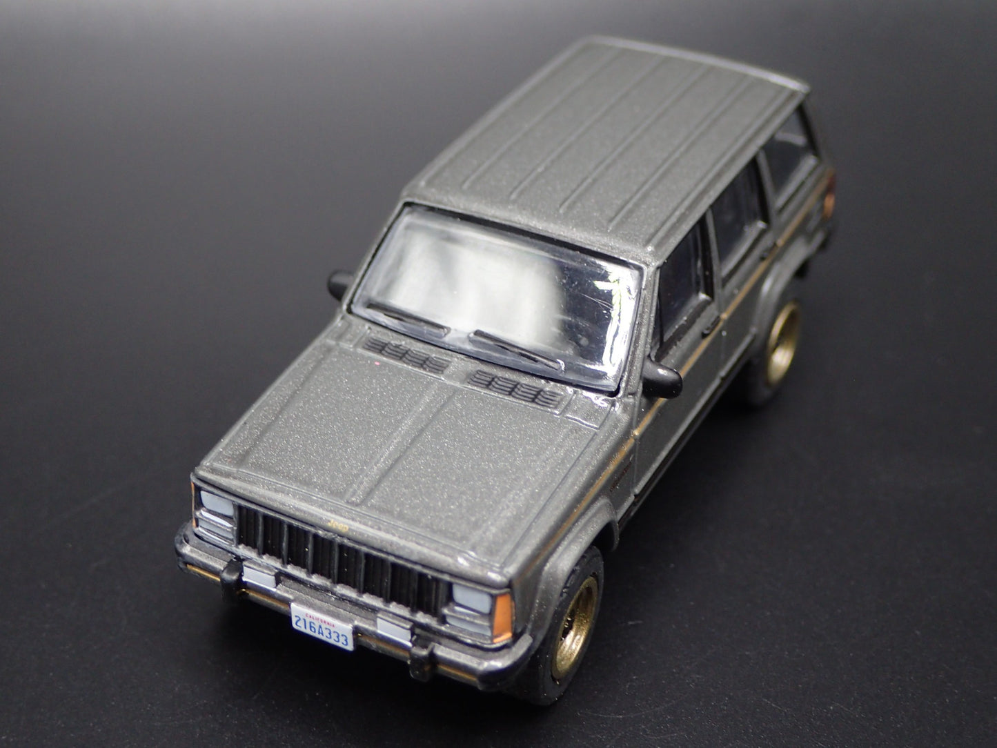 1984-2001 JEEP CHEROKEE LIMITED XJ 4 DOOR 1:64 SCALE DIORAMA DIECAST MODEL CAR