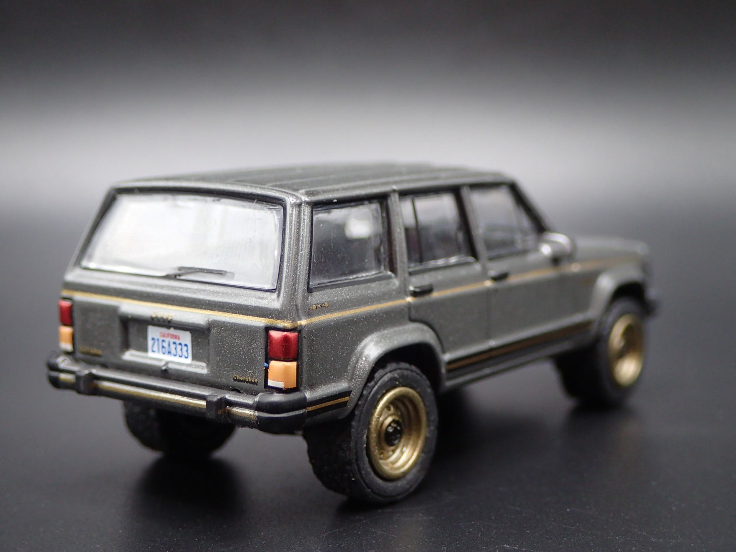1984-2001 JEEP CHEROKEE LIMITED XJ 4 DOOR 1:64 SCALE DIORAMA DIECAST MODEL CAR