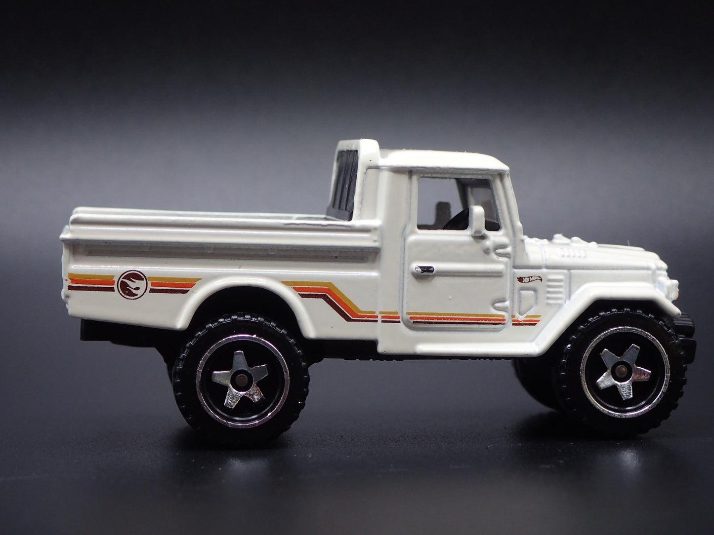 1960-1984 TOYOTA LAND CRUISER FJ40 PICKUP TRUCK 1/64 SCALE DIECAST MODEL CAR