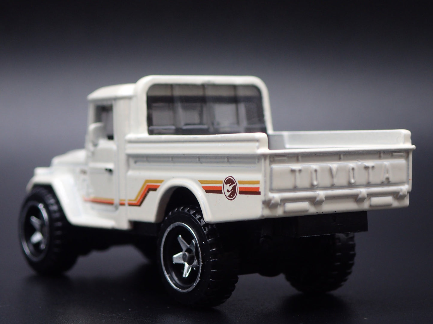 1960-1984 TOYOTA LAND CRUISER FJ40 PICKUP TRUCK 1/64 SCALE DIECAST MODEL CAR