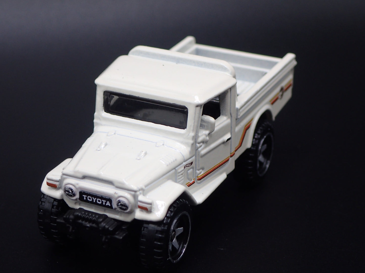1960-1984 TOYOTA LAND CRUISER FJ40 PICKUP TRUCK 1/64 SCALE DIECAST MODEL CAR