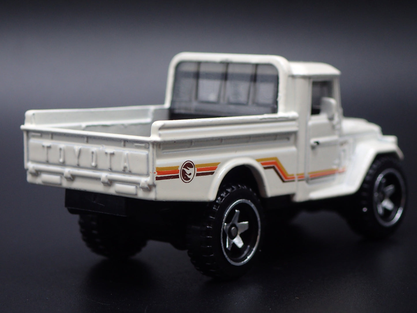 1960-1984 TOYOTA LAND CRUISER FJ40 PICKUP TRUCK 1/64 SCALE DIECAST MODEL CAR