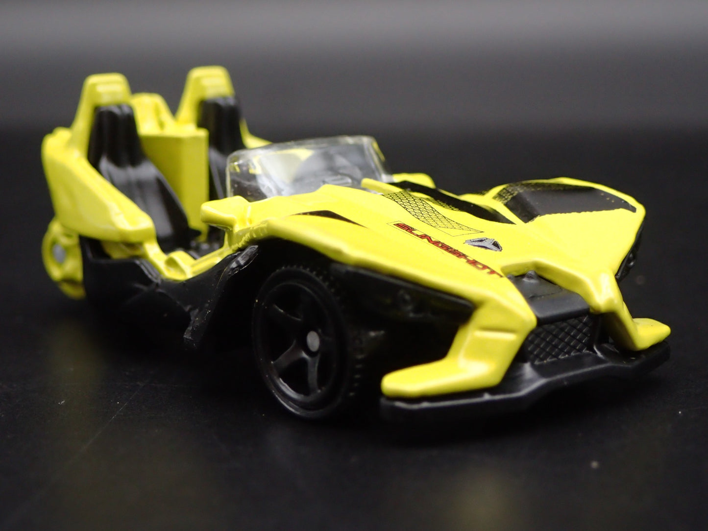 POLARIS SLINGSHOT MOTORCYCLE 1/64 SCALE COLLECTIBLE DIORAMA DIECAST MODEL CAR